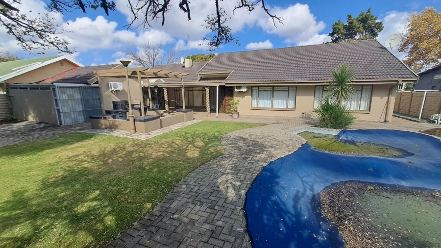 5 Bedroom Property for Sale in Brandwag Free State